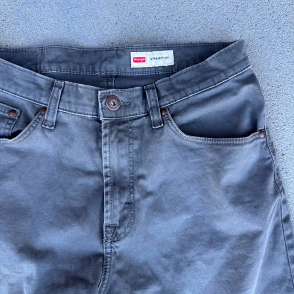 Wrangler 30x32 Straight Fit Men's‎ Gray Casual Jeans